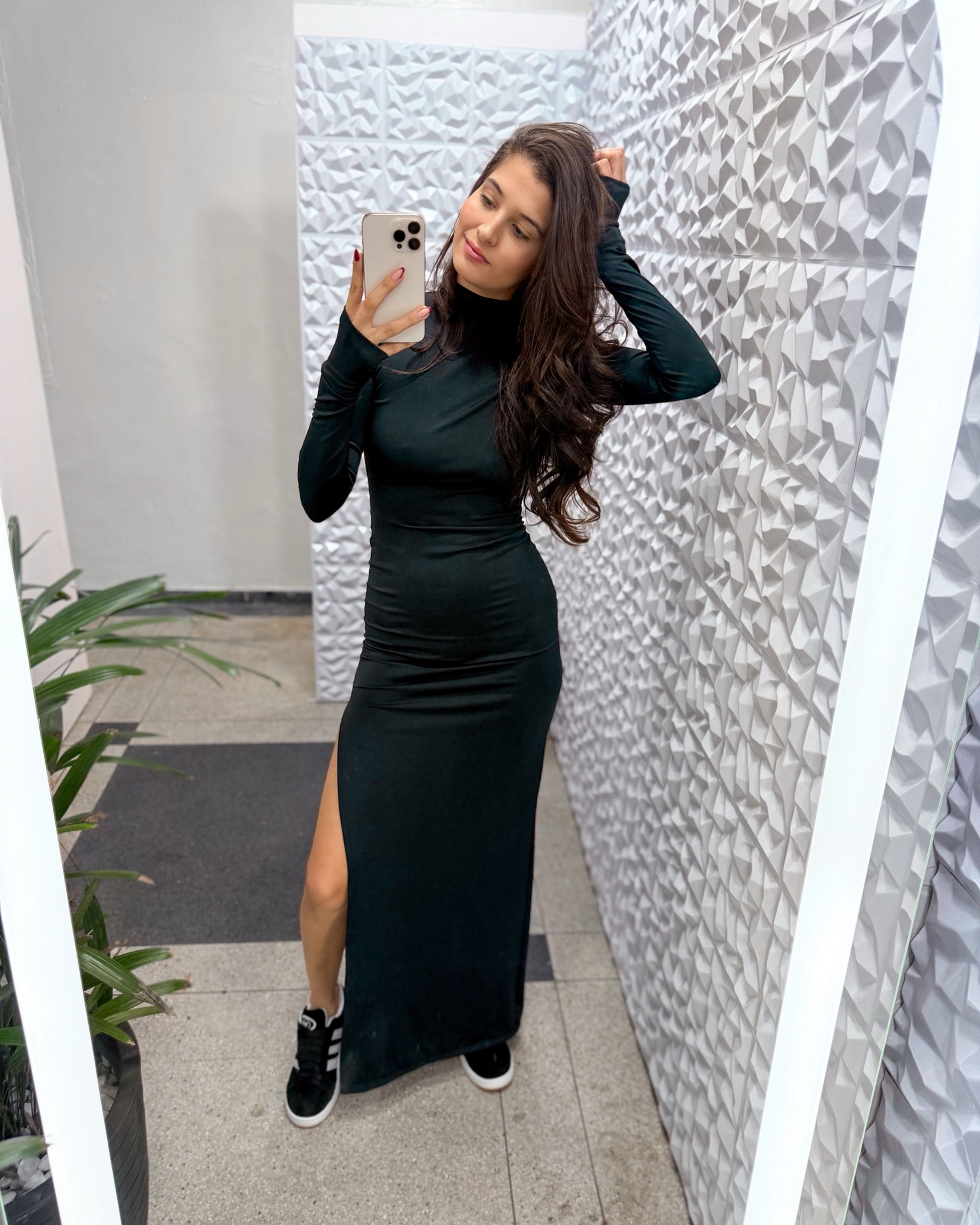 Vestido Longo com Manga e Gola Alta