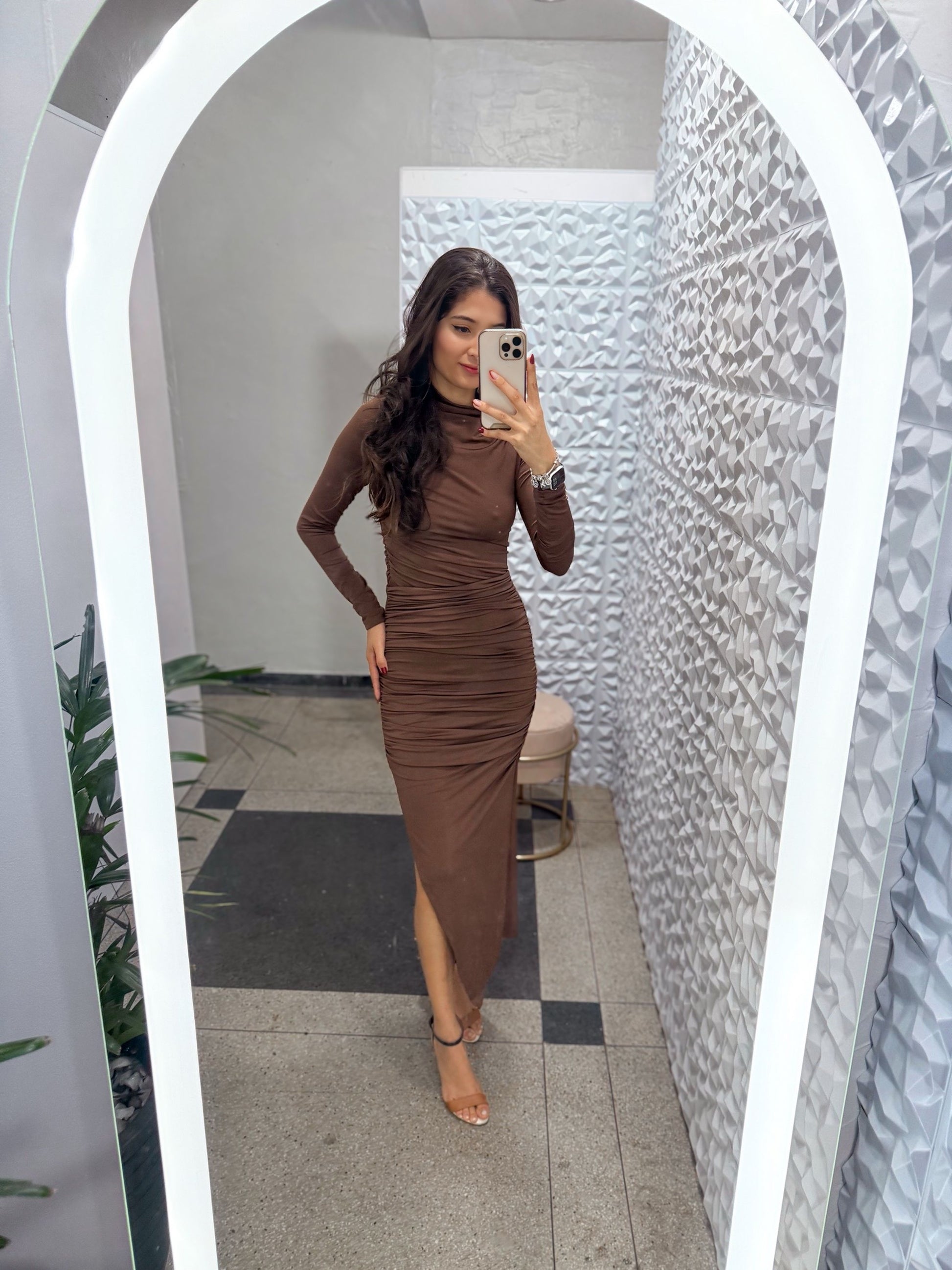 Vestido Longo Plissado com Manga