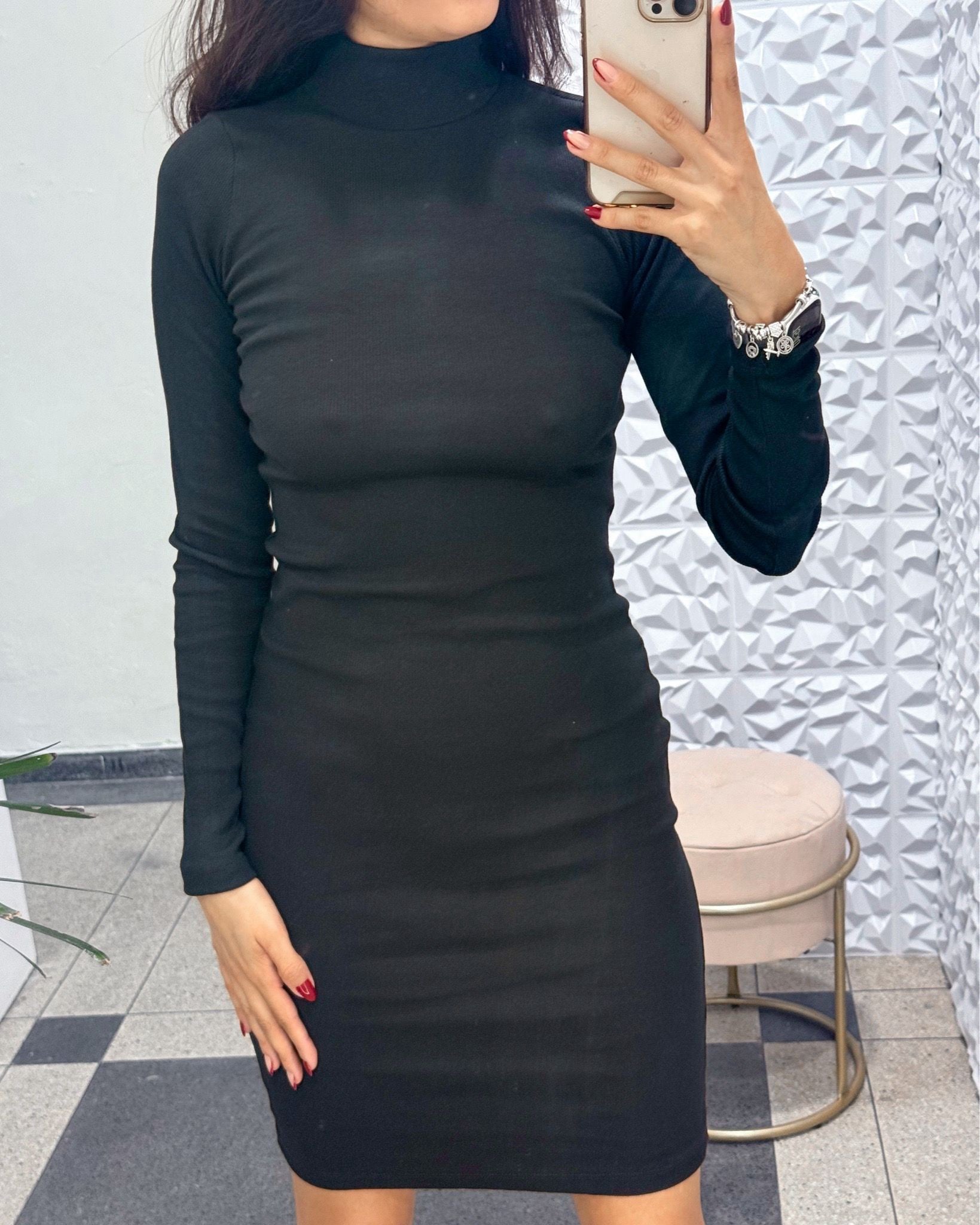 Vestido Curto Ribana com Manga e Gola
