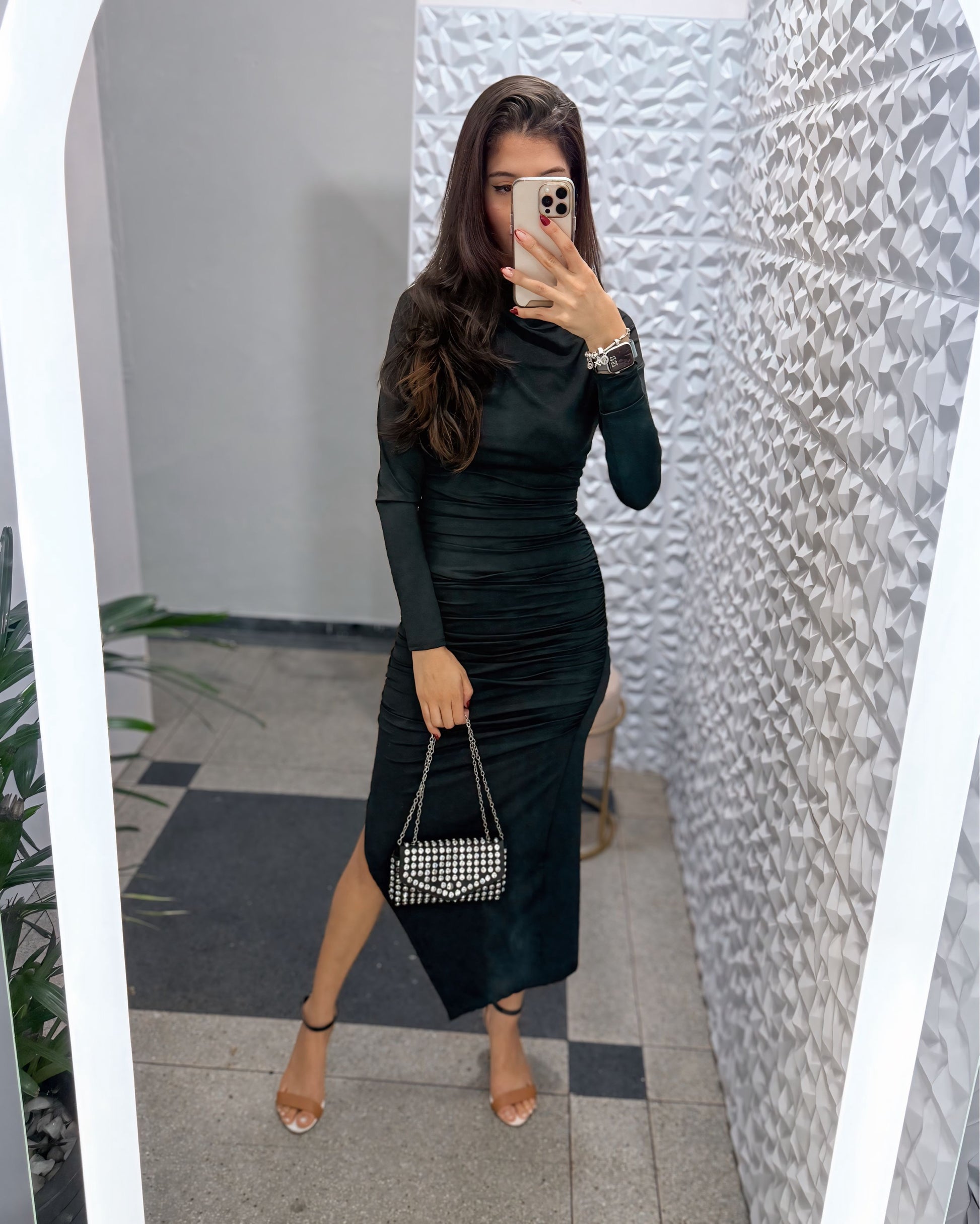Vestido Longo Plissado com Manga