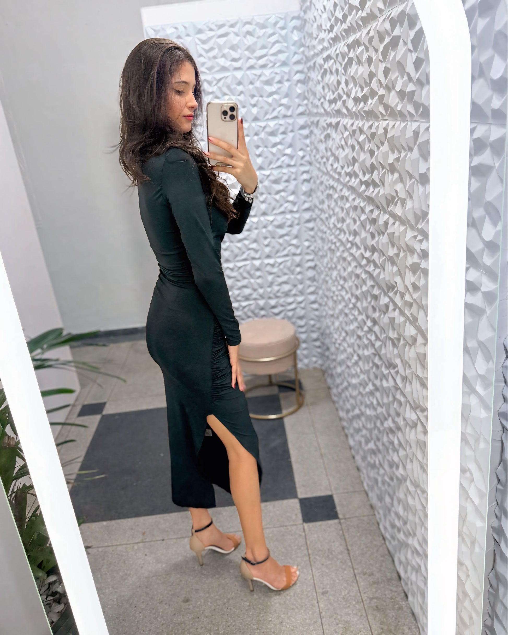Vestido Longo Plissado com Manga