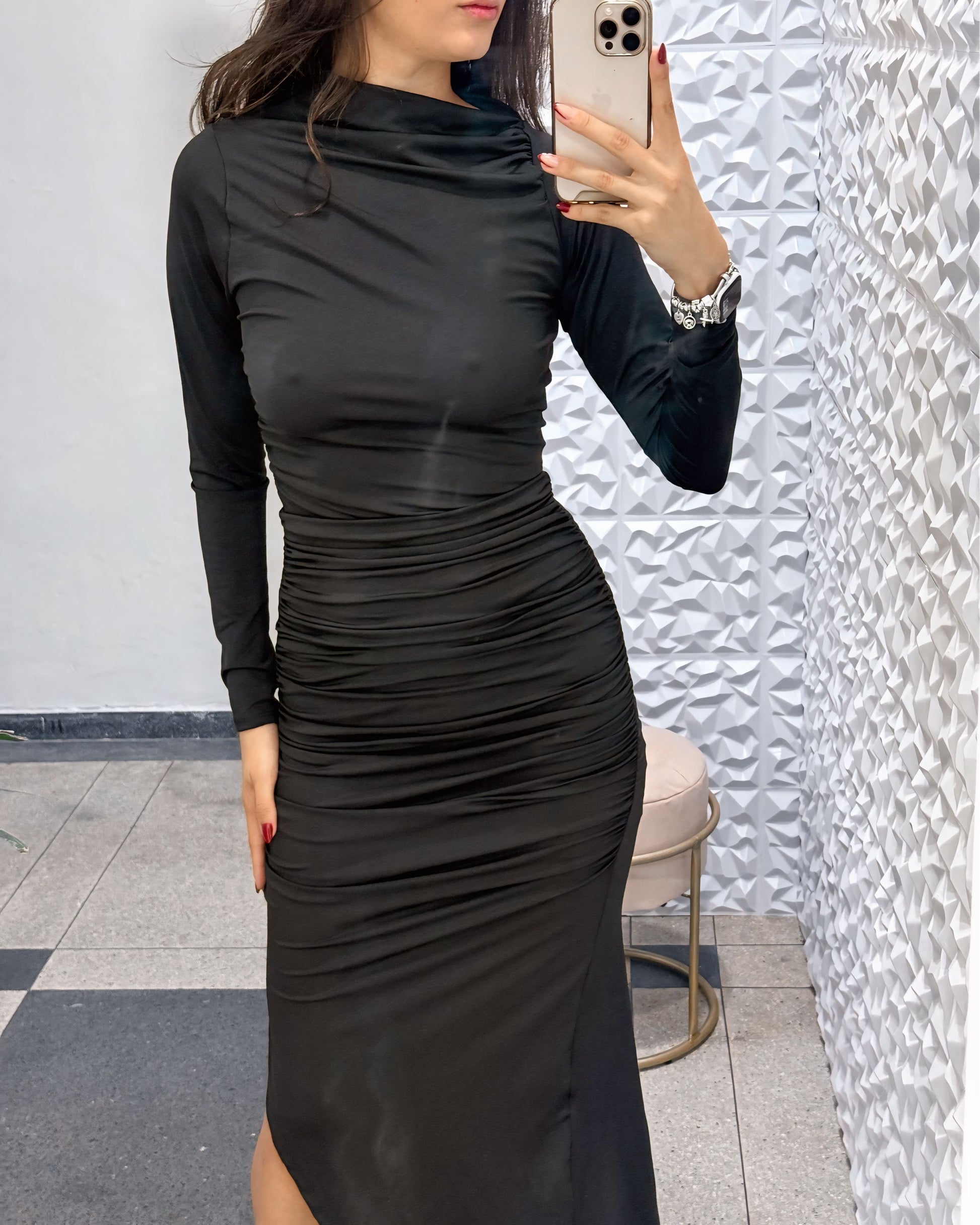 Vestido Longo Plissado com Manga
