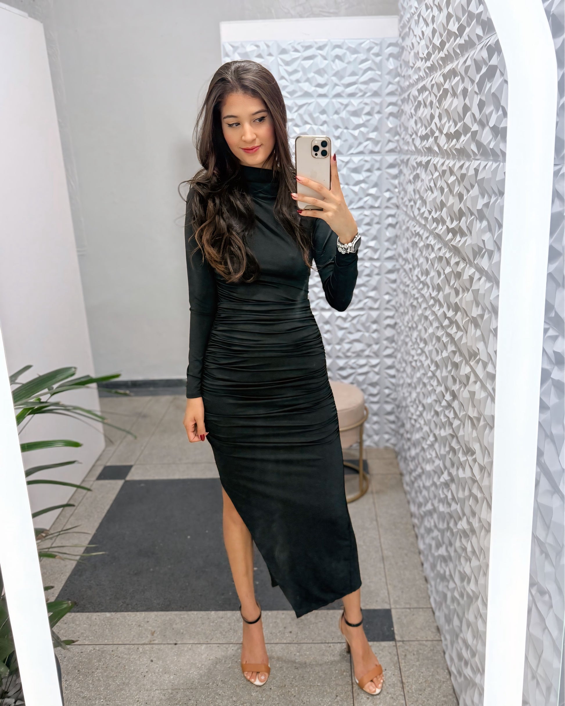 Vestido Longo Plissado com Manga