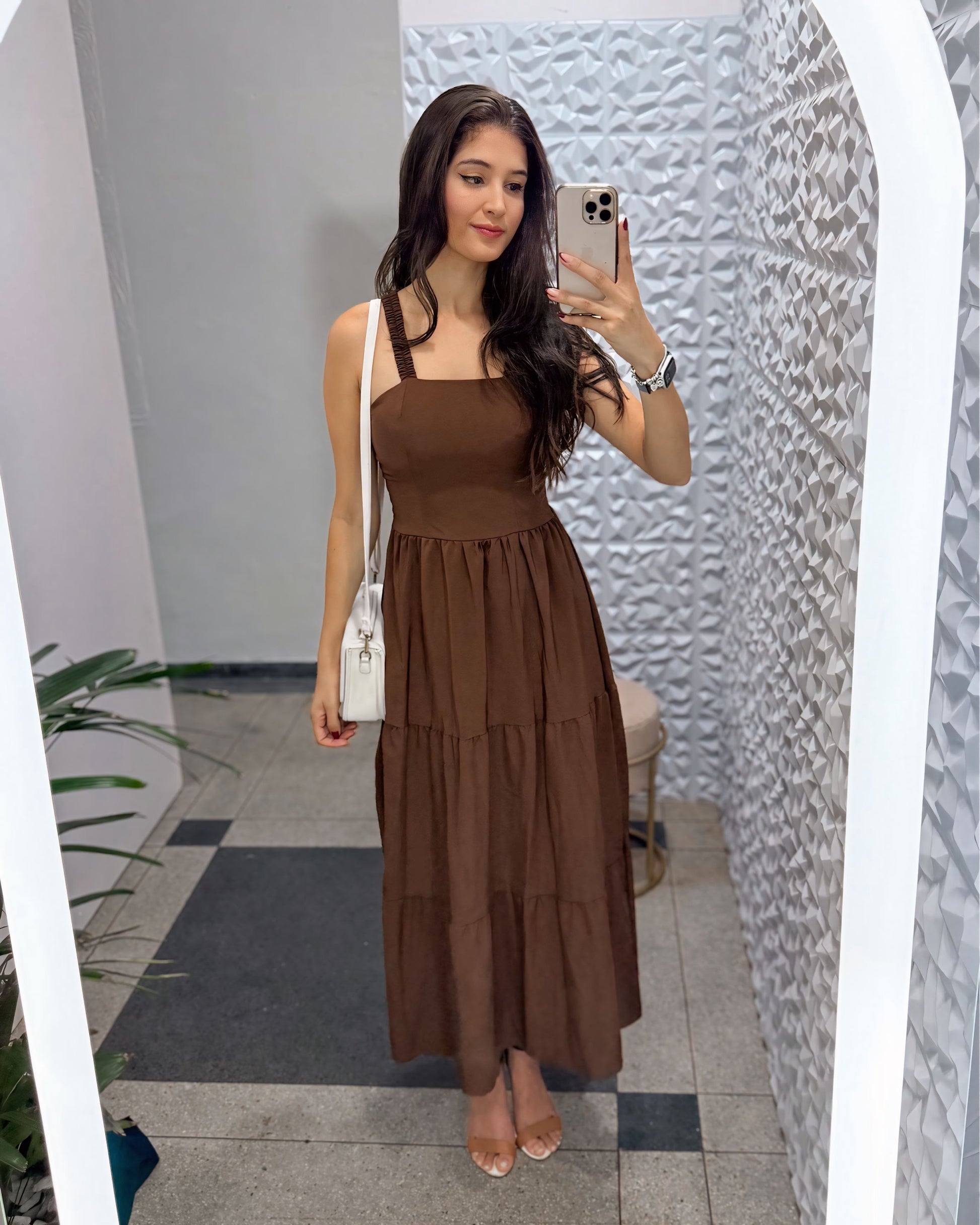 Vestido Mídi com Babados